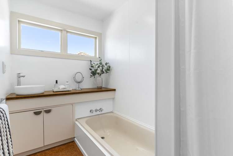 4 Locke Avenue Mount Roskill_9