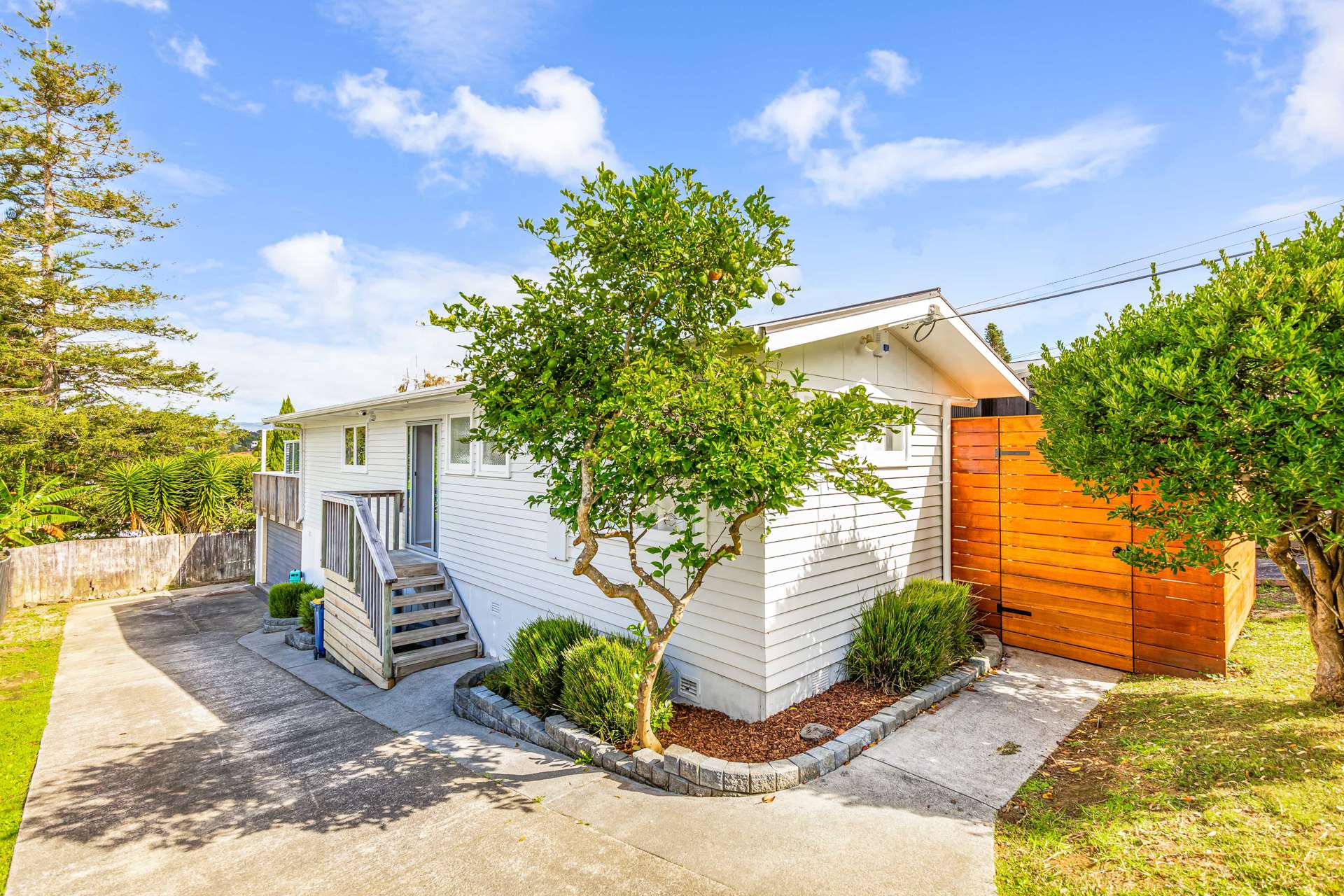 17 Castaing Crescent Te Atatu South_0