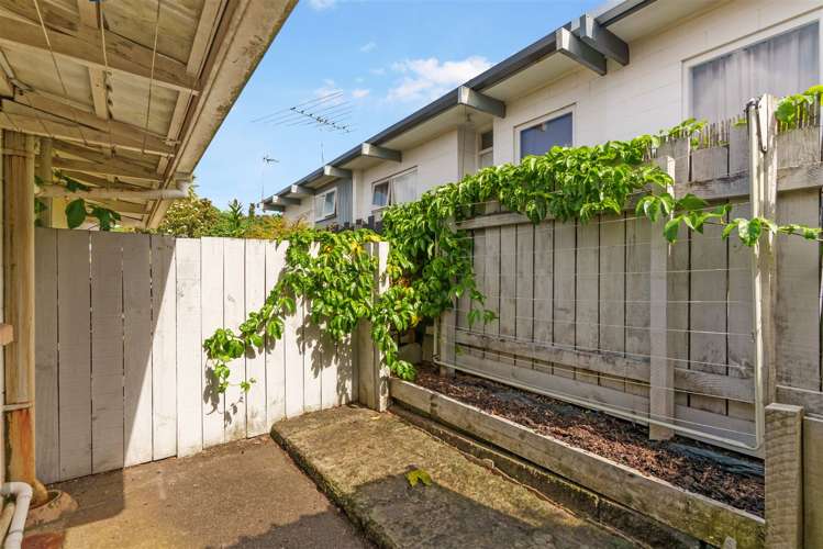 2/2 Quentin Avenue Epsom_11