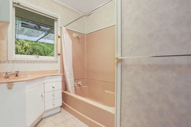 2 York Road Titirangi_13