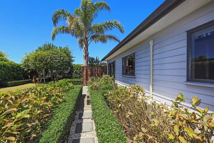 6 Lardon Place Frimley_20