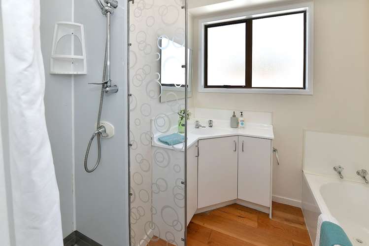 2 Win Grove Hatfields Beach_9