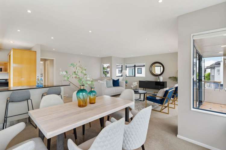 2/4 Rogers Avenue Eastern Beach_13