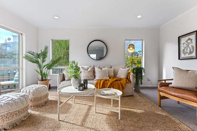 2/142 Archers Road Glenfield_5