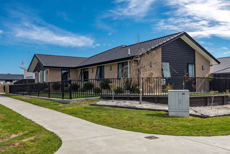 16 Spitfire Drive Burleigh_18