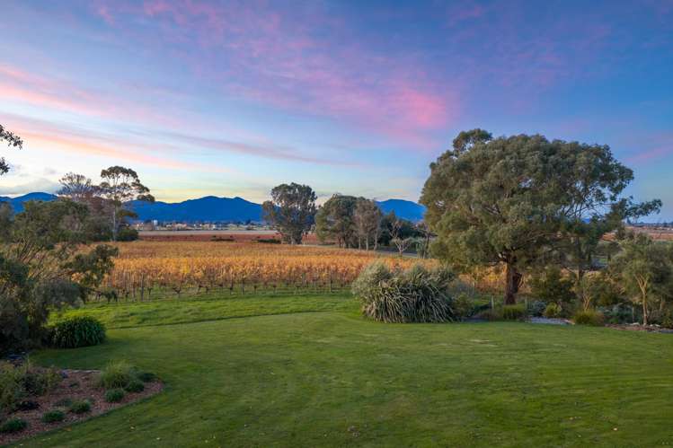 22 Fairbourne Drive Fairhall_12
