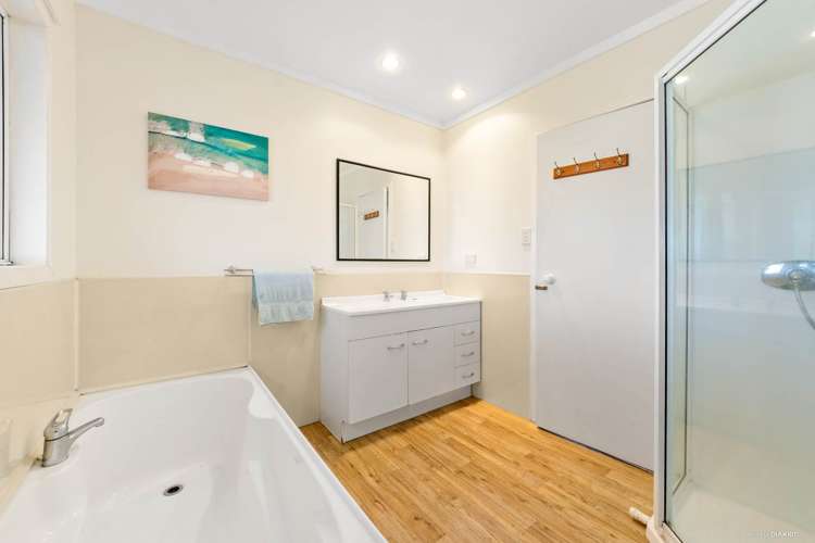 13 Gladfield Lane Te Atatu Peninsula_11