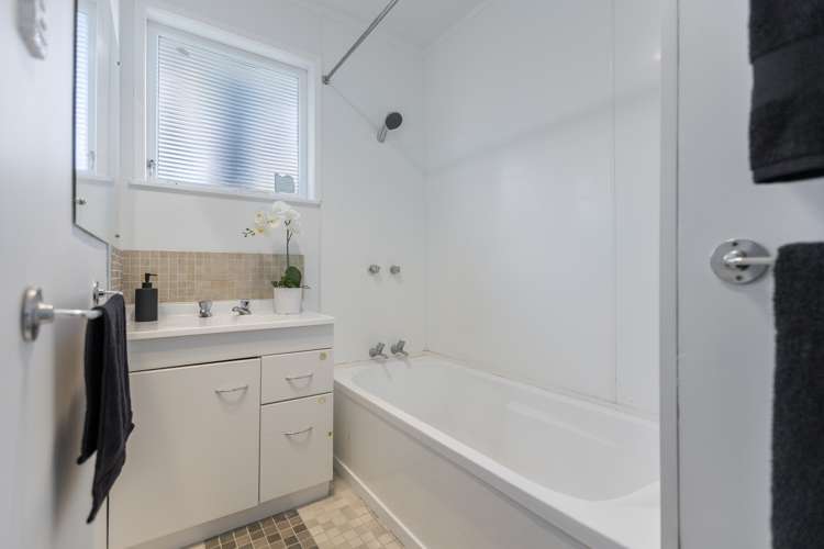 20 Edgerton Road Te Atatu Peninsula_13