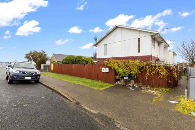 2/214 Crinan Street Appleby_1