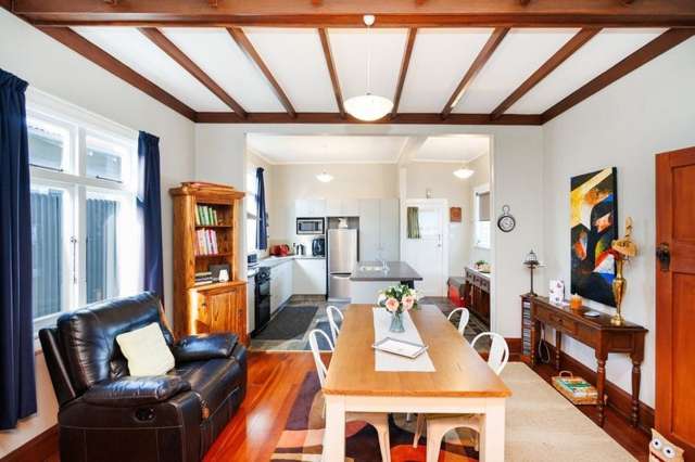 8 Burns Avenue Takaro_2