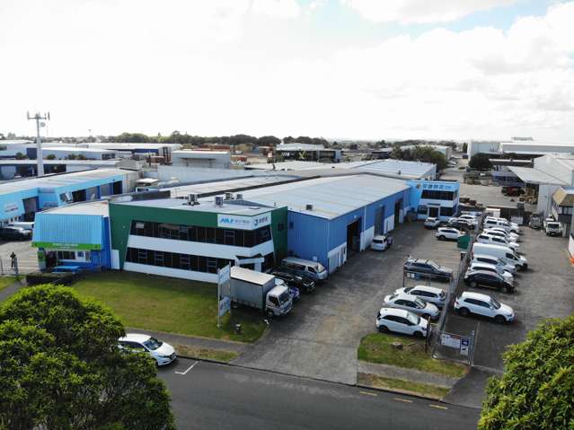 Prime industrial property in Airport Oaks