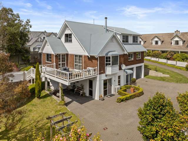 Versatile family home with stunning lake views