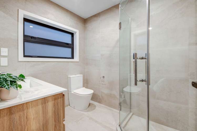 31 Churchill Road Murrays Bay_31