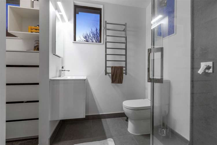 19 Bernard Magnus Lane Greenhithe_14