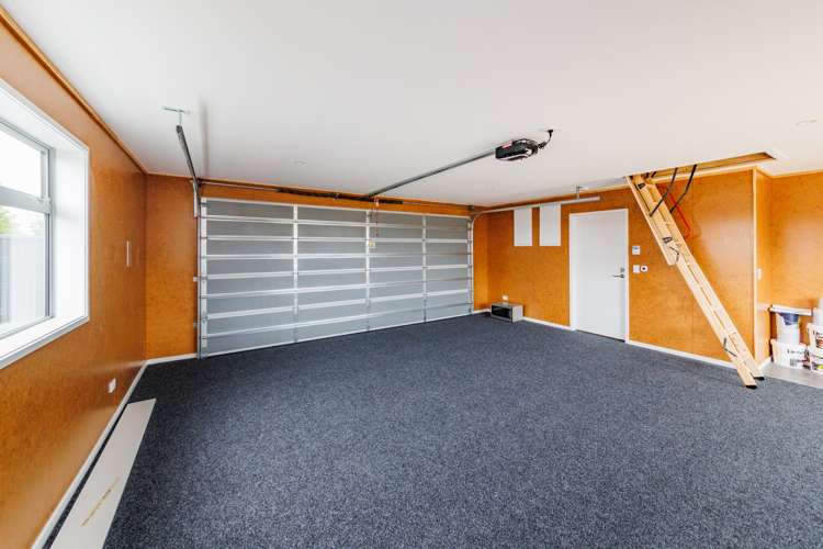 8 Roots Street East Feilding_22