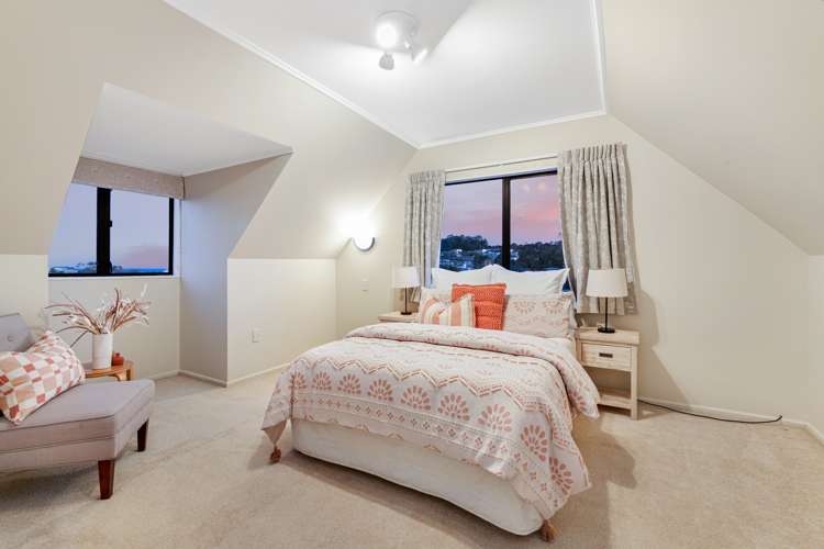 15 Higham Ferrers Place Red Beach_13