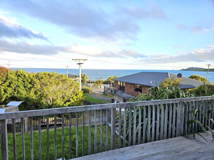 38 Esplanade Kaka Point_12