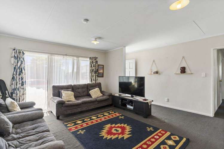 84 Maplesden Drive Clendon Park_5