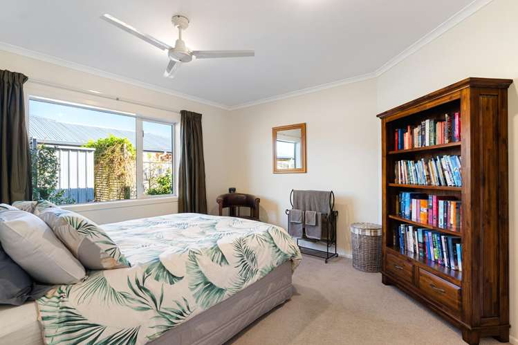 13 Roger Street Lytton West_15