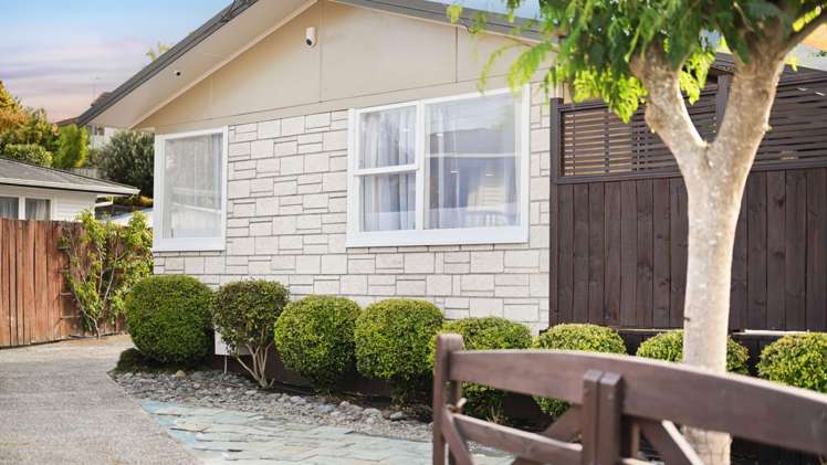 27 Manapouri Place Glenview_2