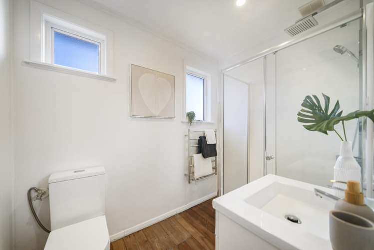 5 Springside Place New Lynn_13