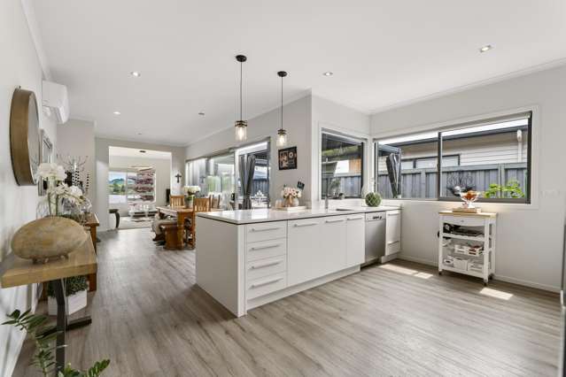 Lake Views, Lifestyle, Location
