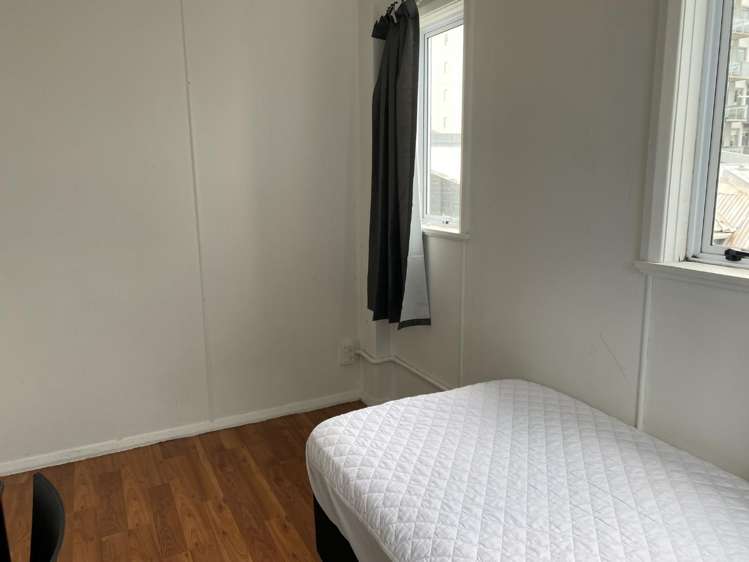 Room 2E/35 Vivian Street 2185_2