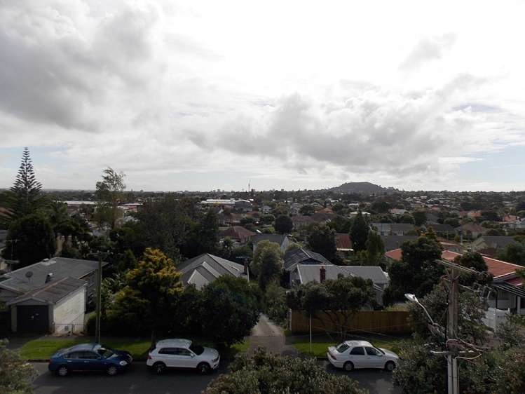 2c/3 Keystone Avenue Mount Roskill_13