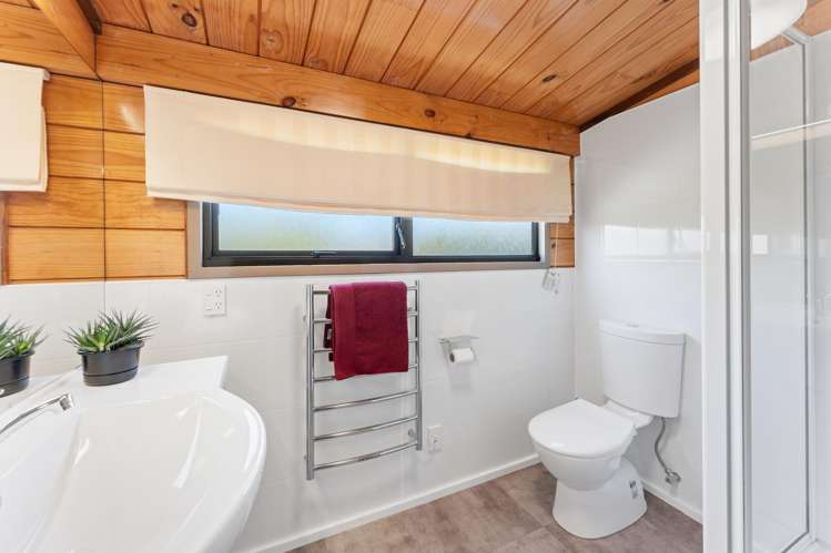 13 Knights Grove Otaki_16