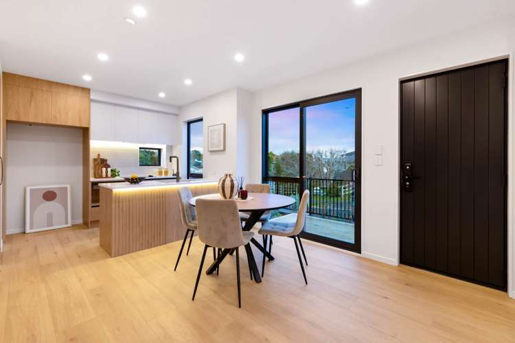3A & 3B Towra Place Botany Downs_2