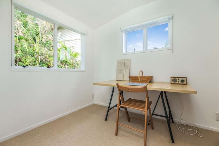 11d Joan Street Point Chevalier_13