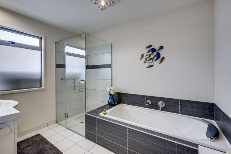 52 Orotu Drive Poraiti_13