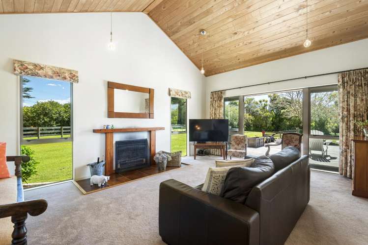 19 Valley Road Waitoki_8