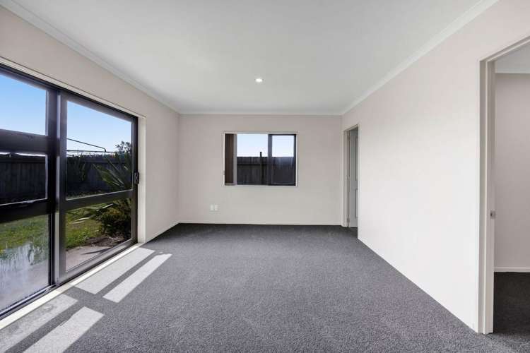 8 County Drive Hawera_7