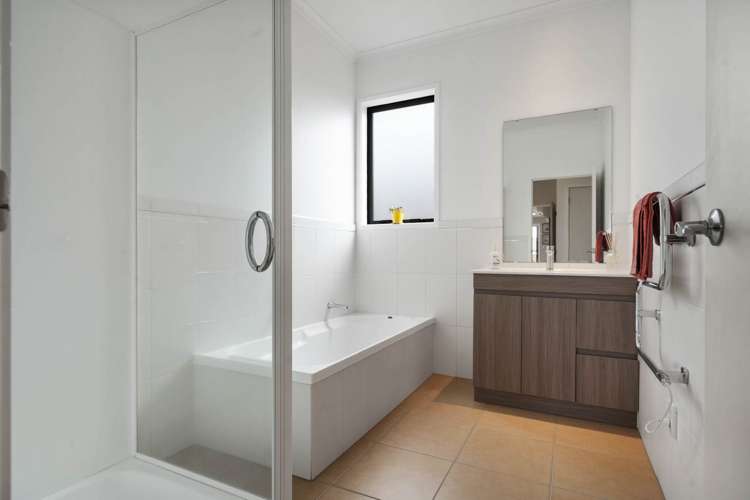 26 Greenbough Lane Greenhithe_18