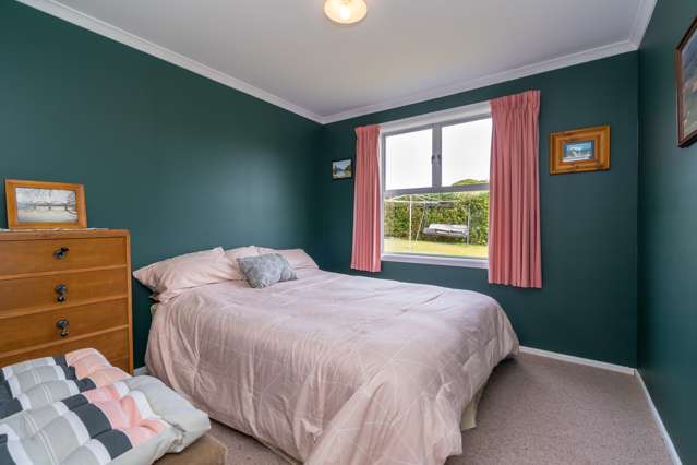 8 Miro Street Kaka Point_4