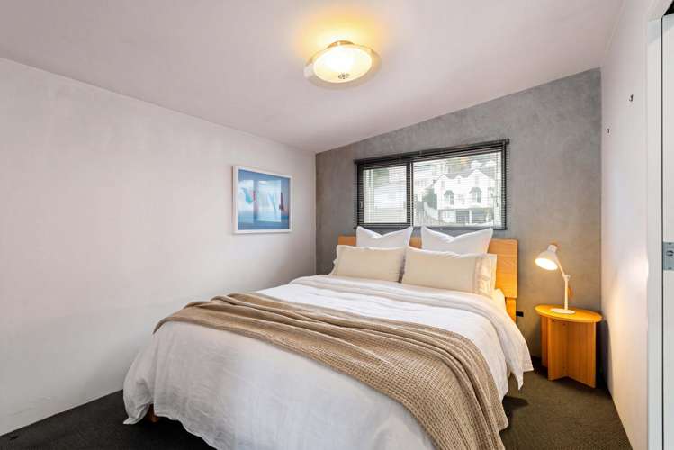 249 Queens Drive Lyall Bay_17