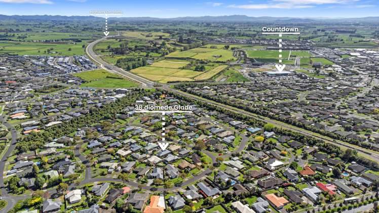 38 Diomede Glade Flagstaff_16