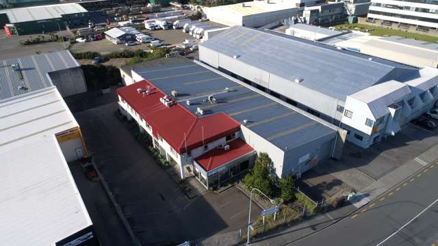 Showroom or Office in central Petone