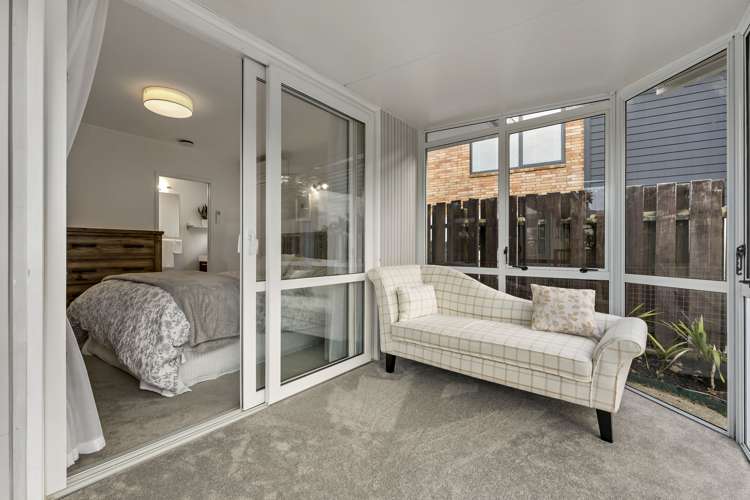 10 Fratley Avenue Farm Cove_15