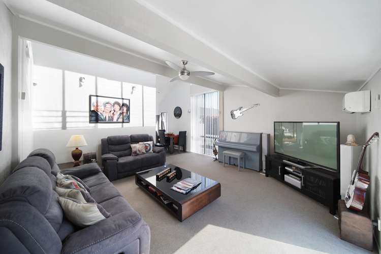 2/2 Corolu Place Conifer Grove_26