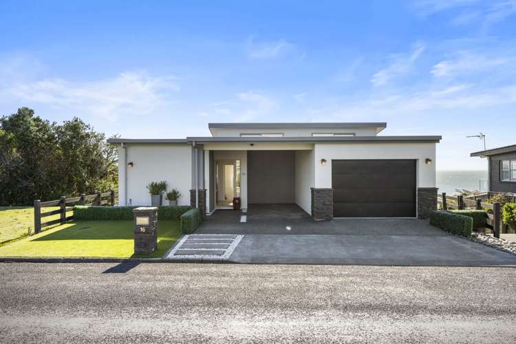 16 Crispe Road Clarks Beach_2