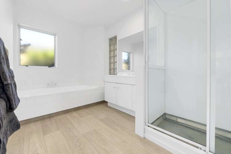2/248 Botany Road Botany Downs_11