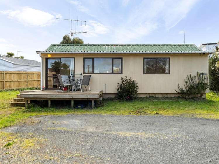9 and 9A Mabian Crescent Deanwell_7