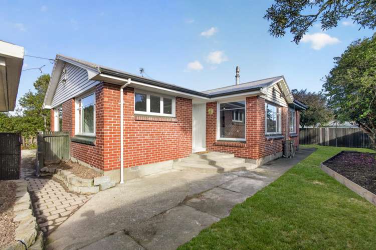 93 Gayhurst Road Dallington_17