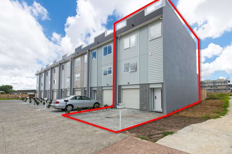 85 Bordeaux Parade Te Atatu South_1