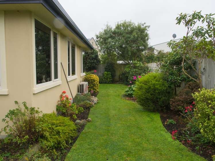 155 Pages Road Marchwiel_12