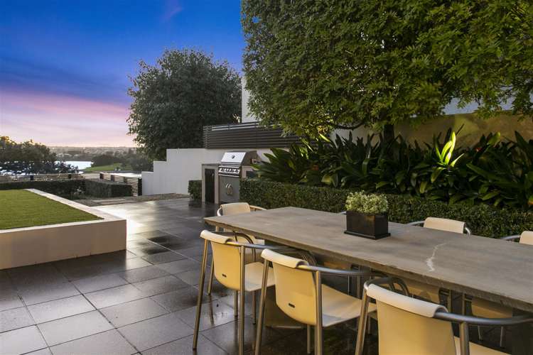 8/258 Hurstmere Road_0