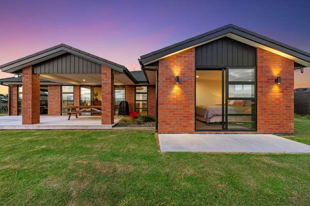 LIFESTYLE FAMILY HOME AT THE BEACH