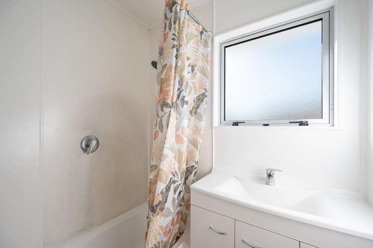 2/4 Challies Way Richmond_16